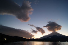 山中湖から、富士と夕景